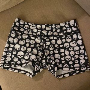 *not fleo* size L rutina skull shorts